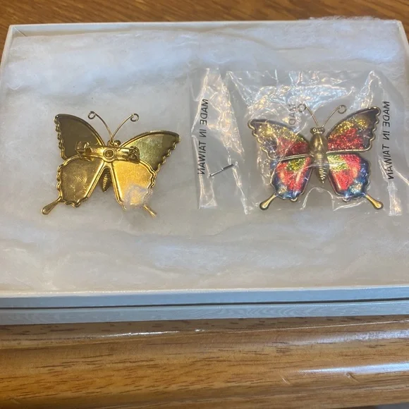 Vintage Butterfly Broaches - Picture 3 of 3